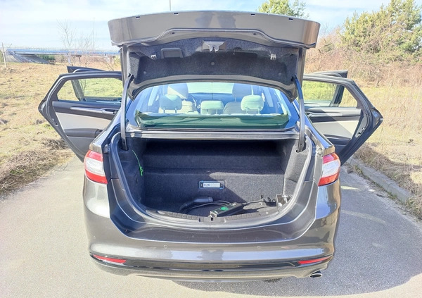Ford Mondeo cena 61800 przebieg: 129140, rok produkcji 2016 z Chmielnik małe 704